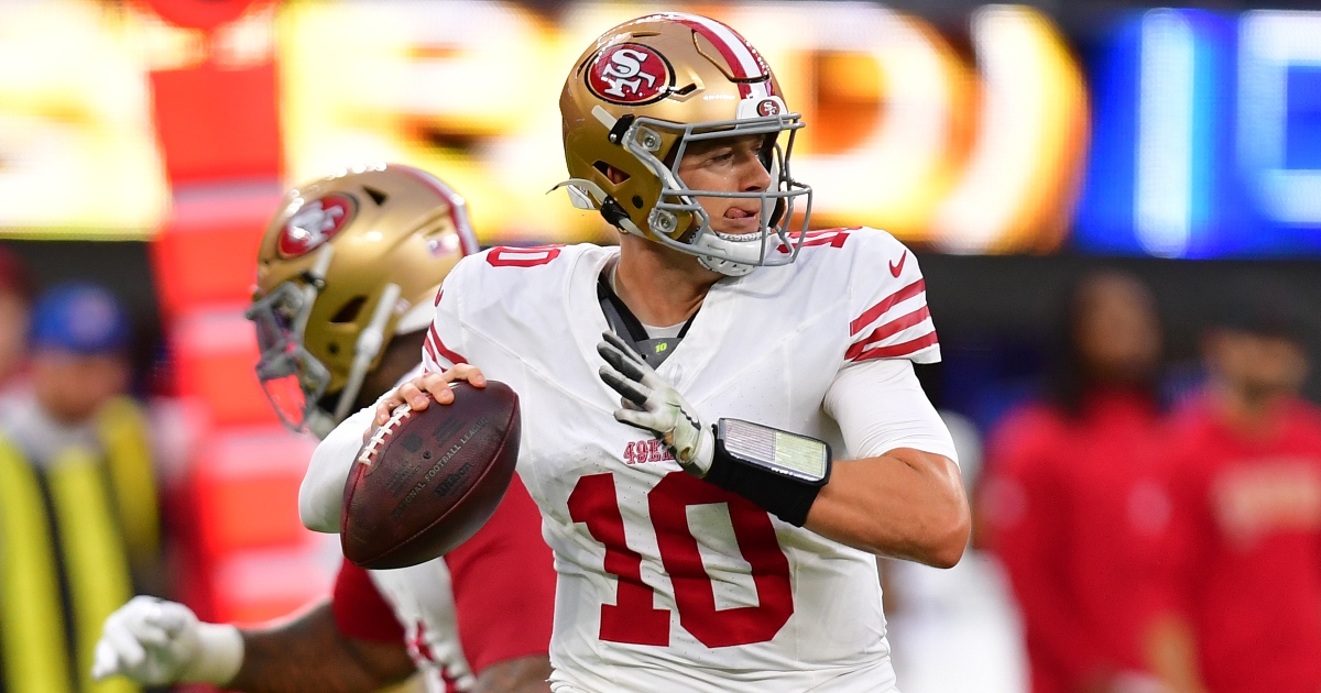 Mac Jones injury update: 49ers QB takes massive hit vs. Rams, grabs knee in pain