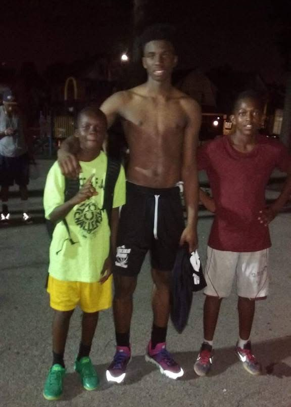 Hamidou Diallo (center) and Mo Dioubate (right) on the courts in Queens, NY - Photo courtesy of Mo Dioubate