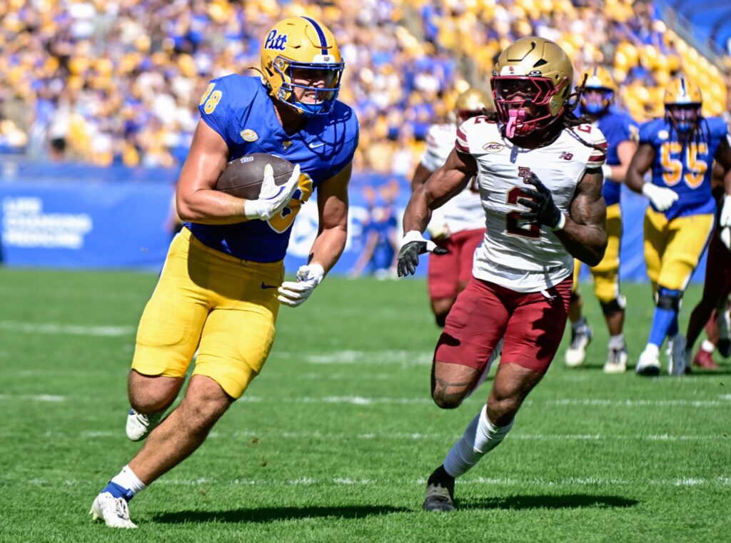 Pitt tight end Justin Holmes races past a Boston College defender. Oct. 4, 2025 - Ed Thompson / PSN