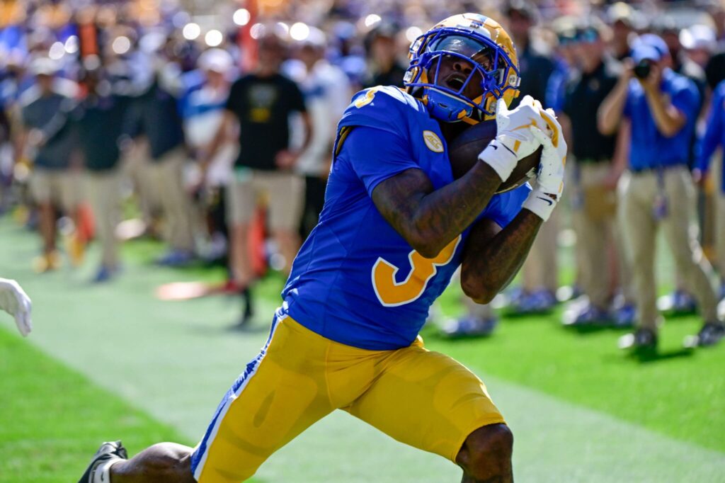 Pitt wide receiver Cataurus Hicks pulls in a pass against Boston College. Oct. 4, 2025 - Ed Thompson / PSN