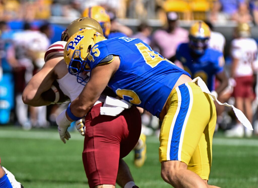 Defensive end Joey Zelinsky makes a tackle against Boston College. Oct. 4, 2025 - Ed Thompson / PSN