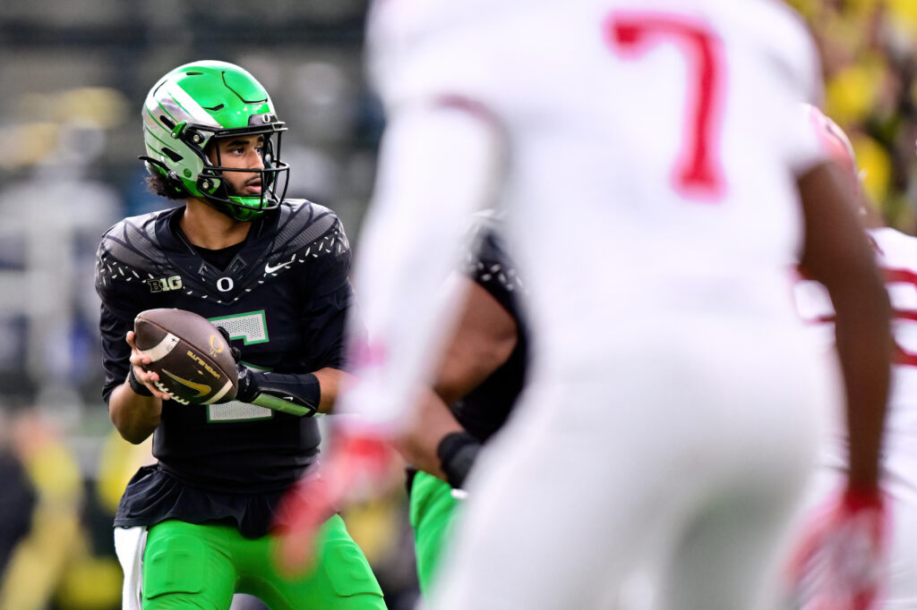 Oregon QB The University of Oregon Ducks Football team played the Indiana University Hoosiers in a home game at Autzen Stadium in Eugene, Ore., on Oct. 11, 2025. (Eric Becker/ericbeckerphoto.com)