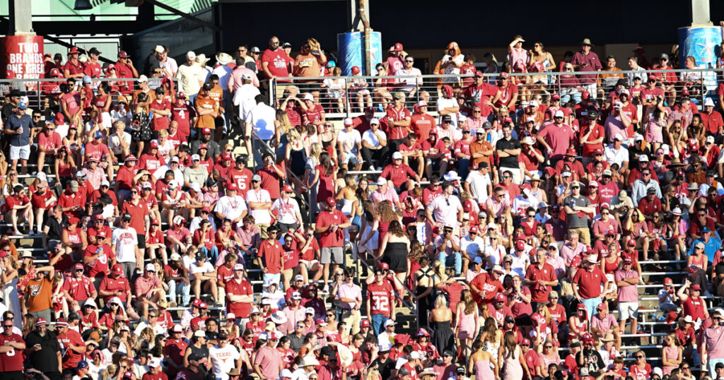 OU fans heading to the stands