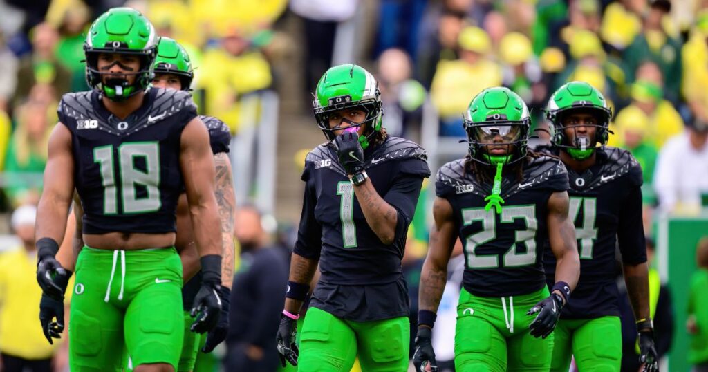 Oregon WR Dakorien Moore