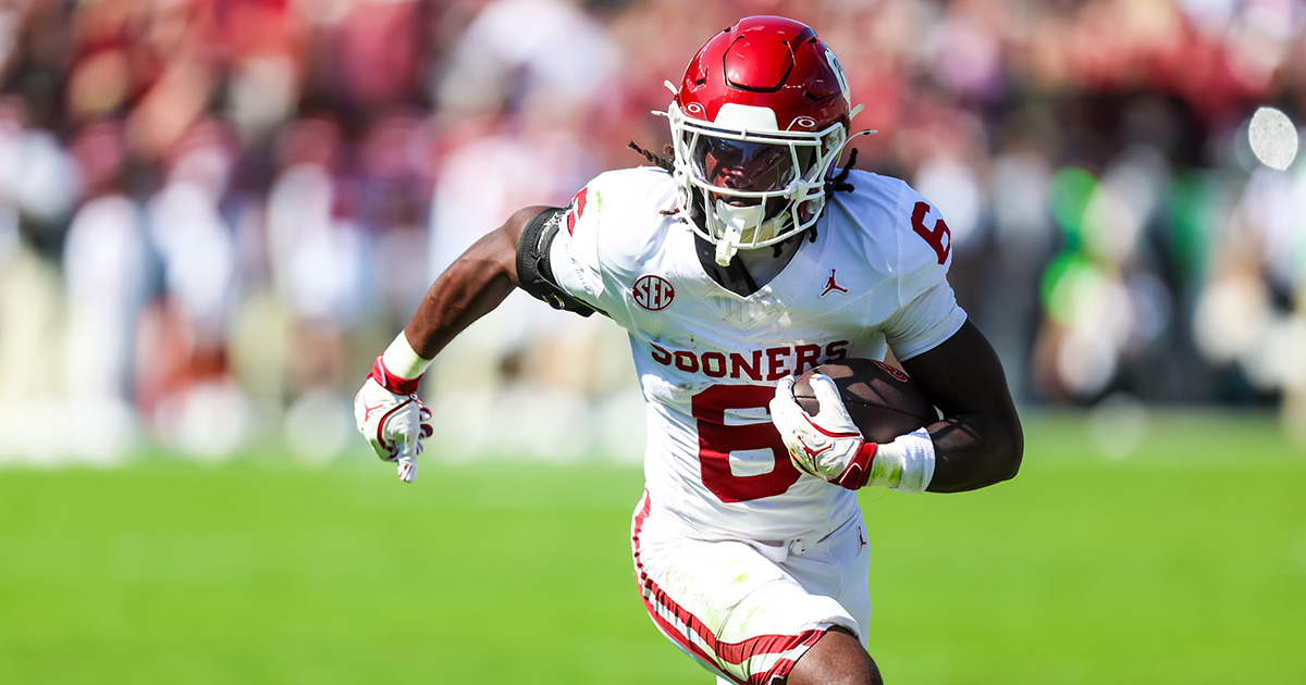 Sooners bounce back, cruise past South Carolina 26–7