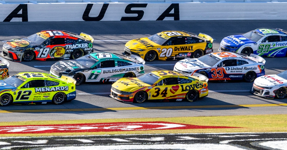 Chase Briscoe makes last-lap move to win Talladega, advances to Championship 4