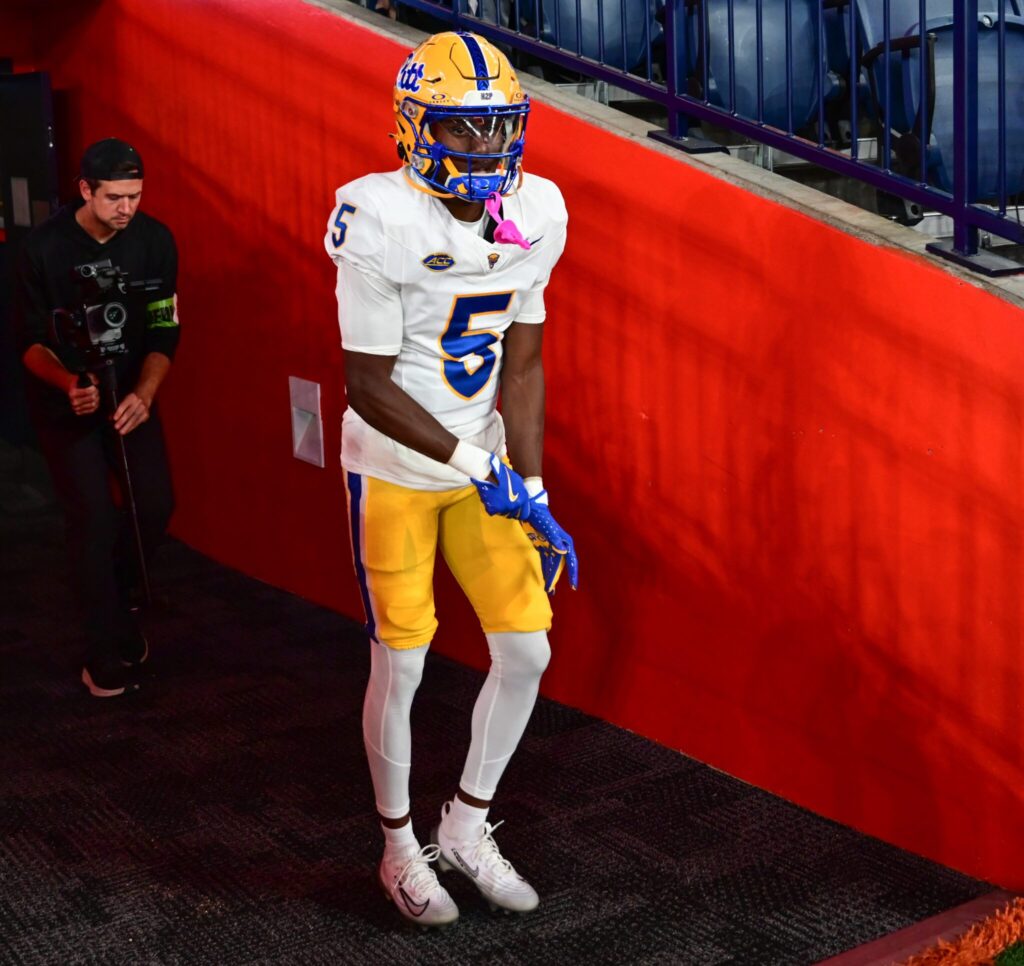 Wide receiver Raphael Williams takes the field at the JMA Wireless Dome. Oct. 18, 2025 - Ed Thompson / PSN