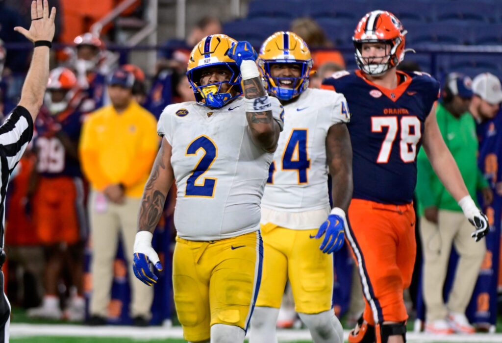 Pitt defensive tackle Isaiah Neal flexes after a sack against Syracuse. Oct. 18, 2025 - Ed Thompson / PSN