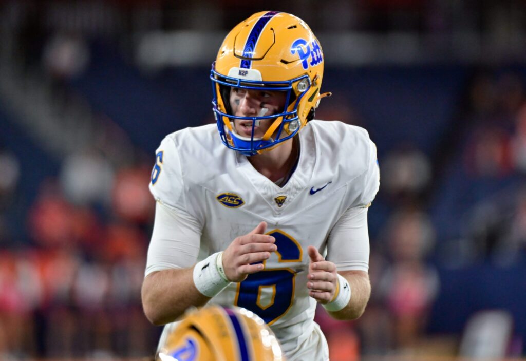 Pitt quarterback Mason Heintschel prepares for a snap against Syracuse. Oct. 18, 2025 - Ed Thompson / PSN