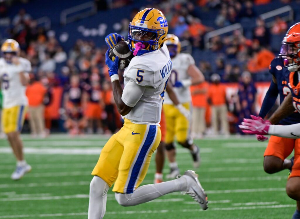 Wide receiver Raphael Williams catches a pass against Syracuse. Oct. 18, 2025 - Ed Thompson / PSN