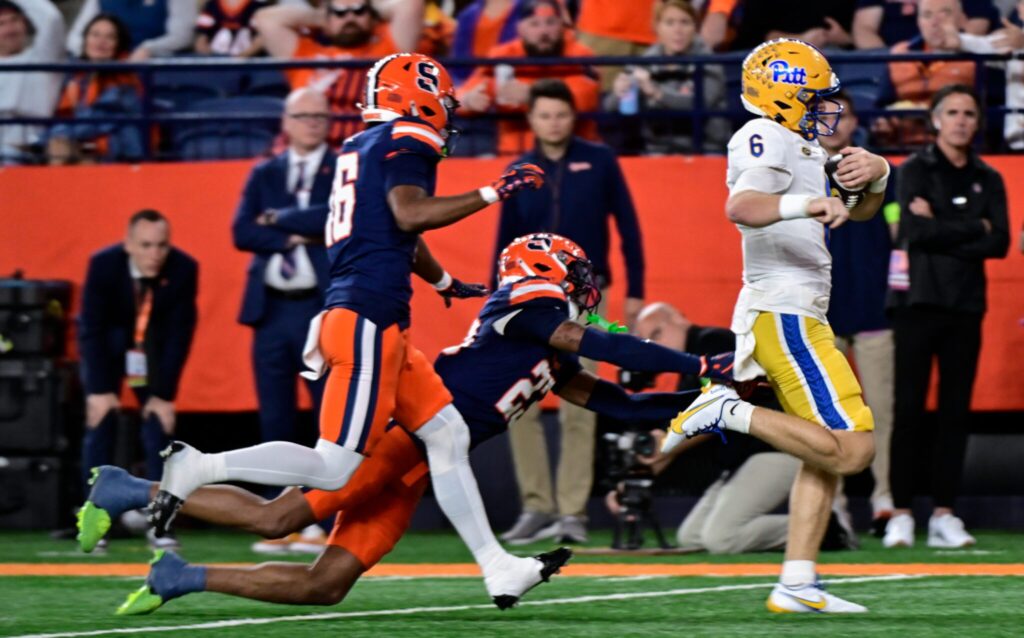 Pitt quarterback Mason Heintschel outruns the Syracuse defense for a 36-yard rushing touchdown. Oct. 18, 2025 - Ed Thompson / PSN