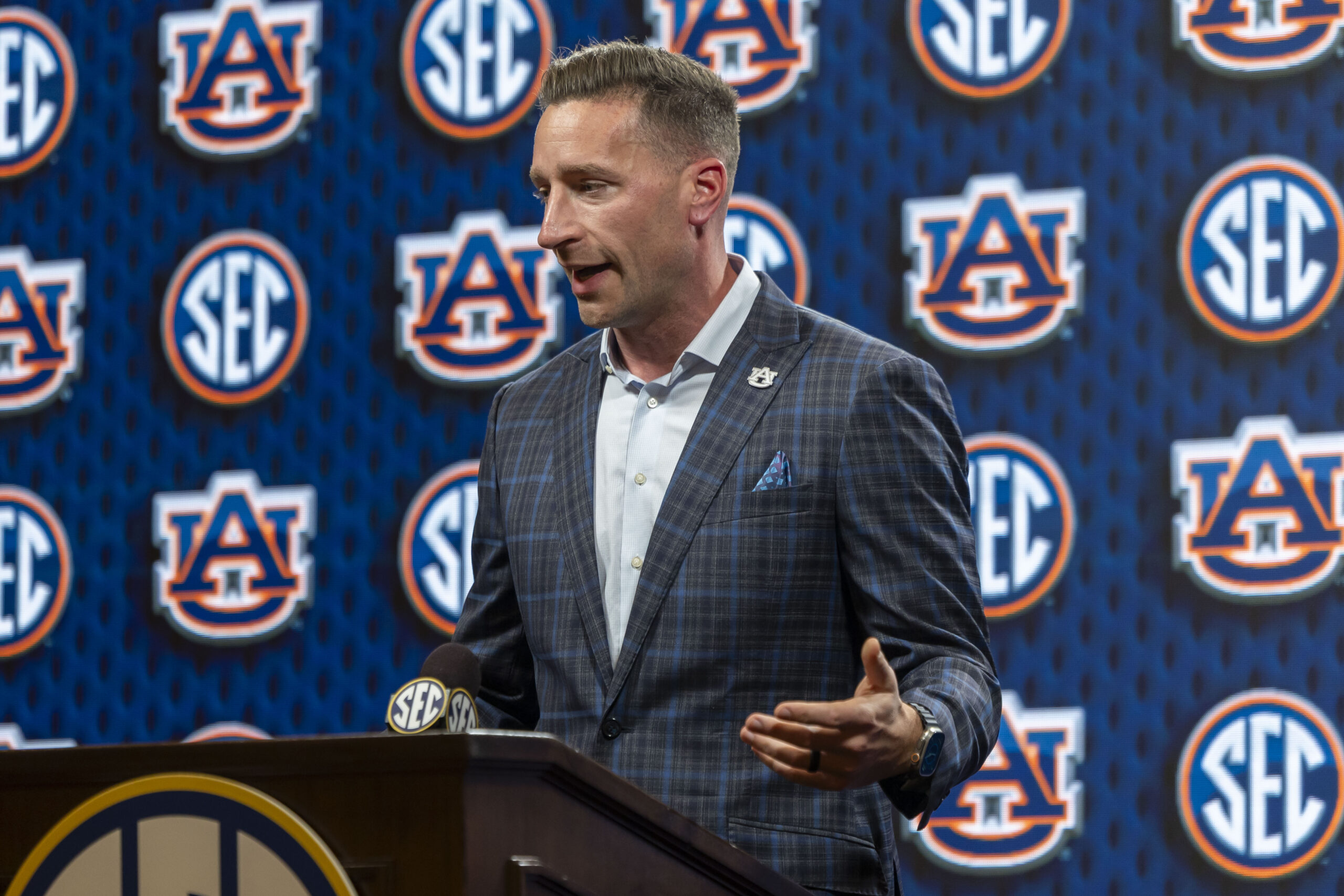 Auburn Coach Steven Pearl Previews His Team and Says Kentucky Has 'A Lot to Live Up To'