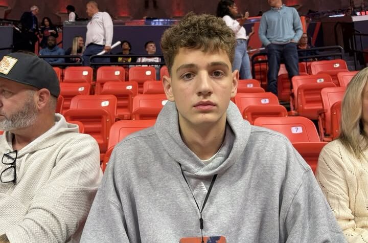 2028 power forward Ben Wade checks out Illinois