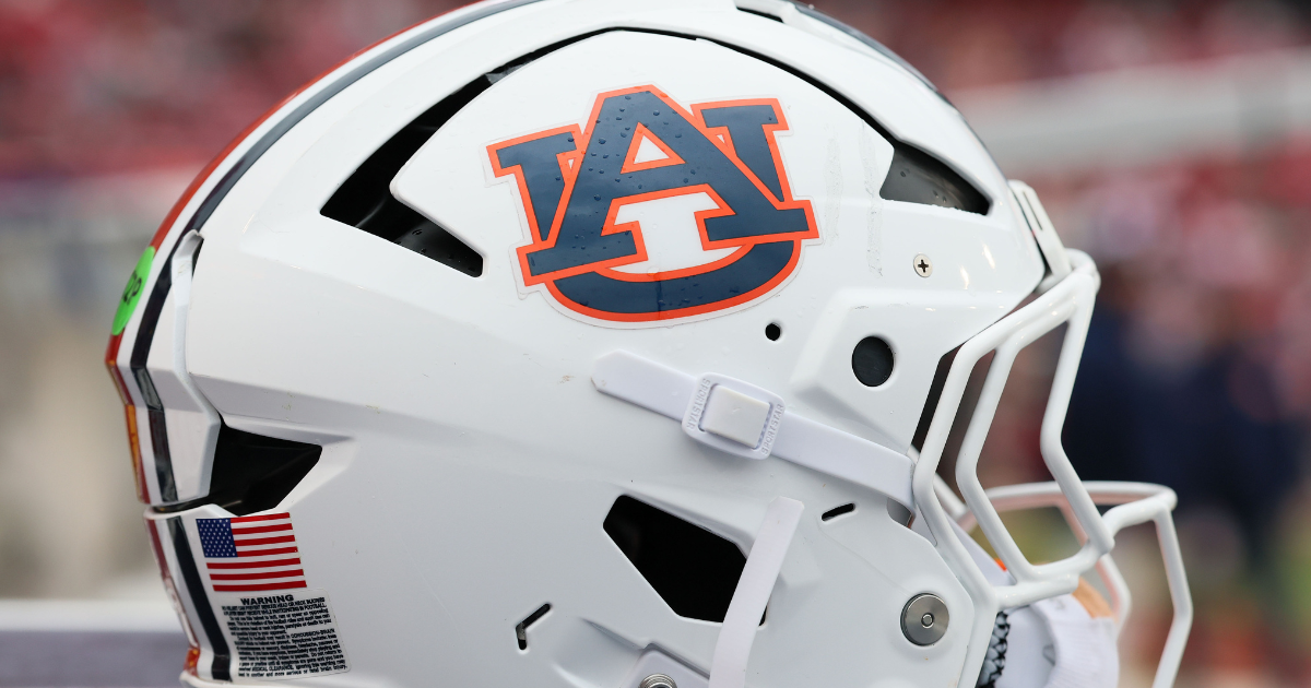 Mykall Lundy-Foster, Florida OL, signs with Auburn