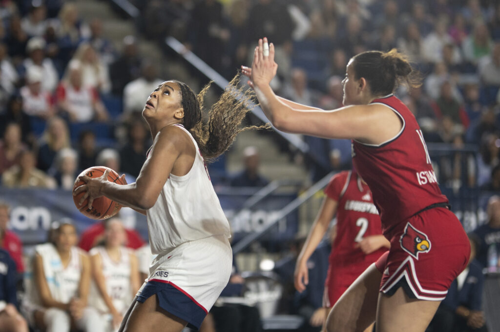 Sarah Strong goes for the floater