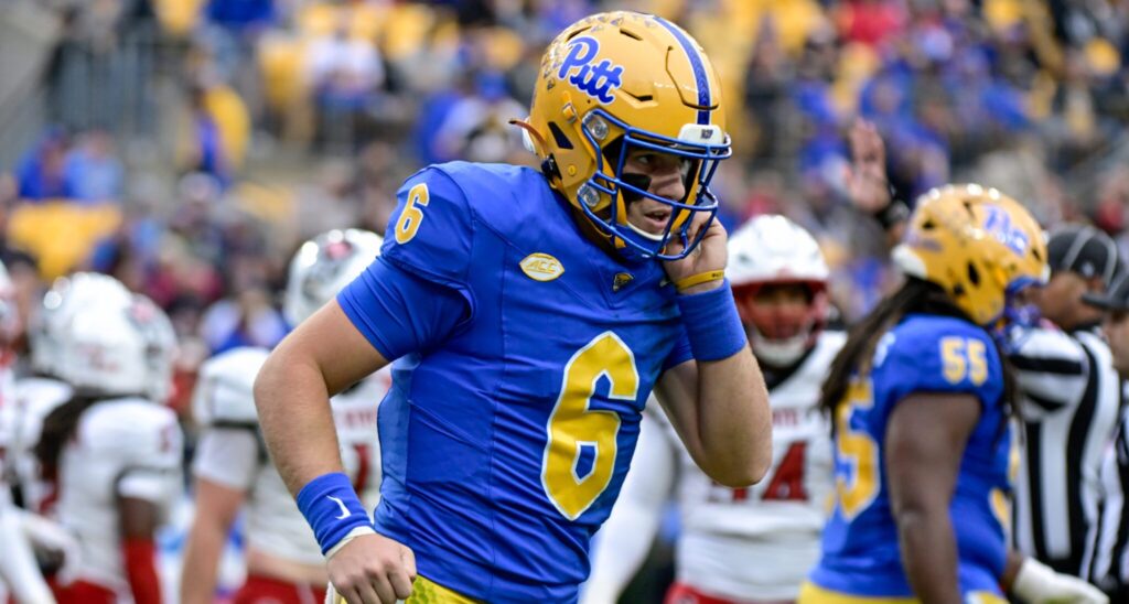 Pitt quarterback Mason Heintschel named a semifinalist for the Shaun Alexander Rookie of the Year Award. Oct. 25, 2025 - Ed Thompson / PSN