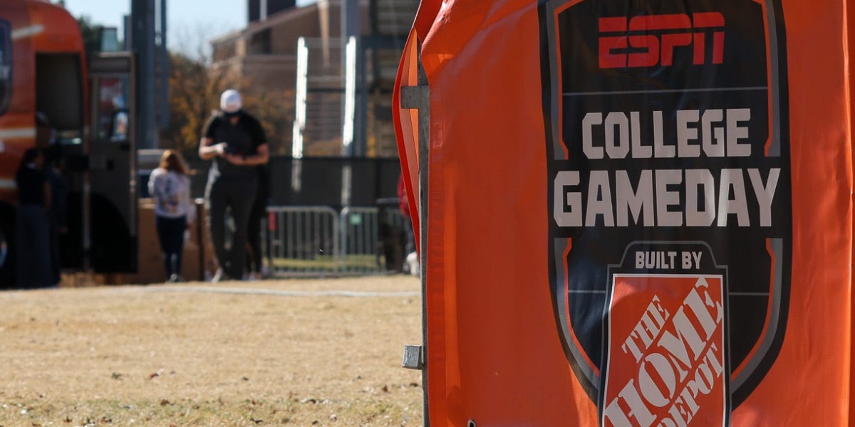 ESPN College GameDay announces Aaron Donald as guest picker for Notre Dame at Pittsburgh - On3