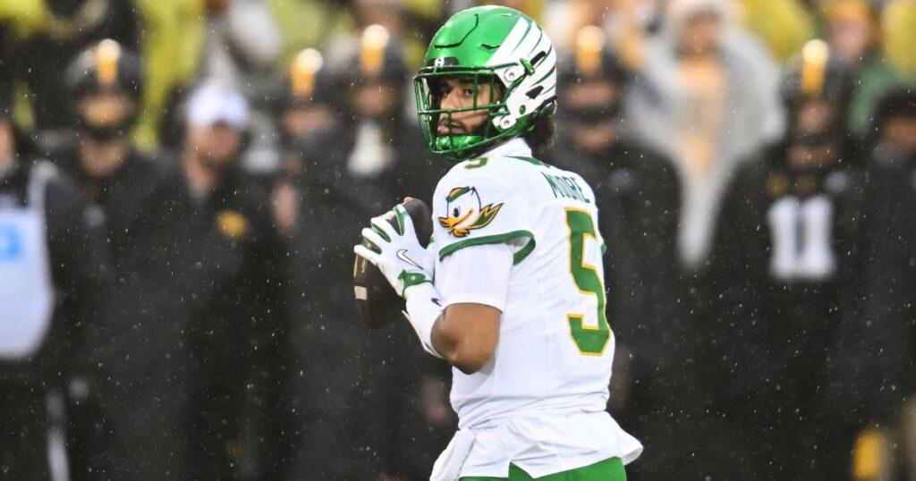 Oregon QB Dante Moore