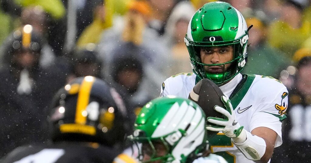 Oregon QB Dante Moore vs. Iowa