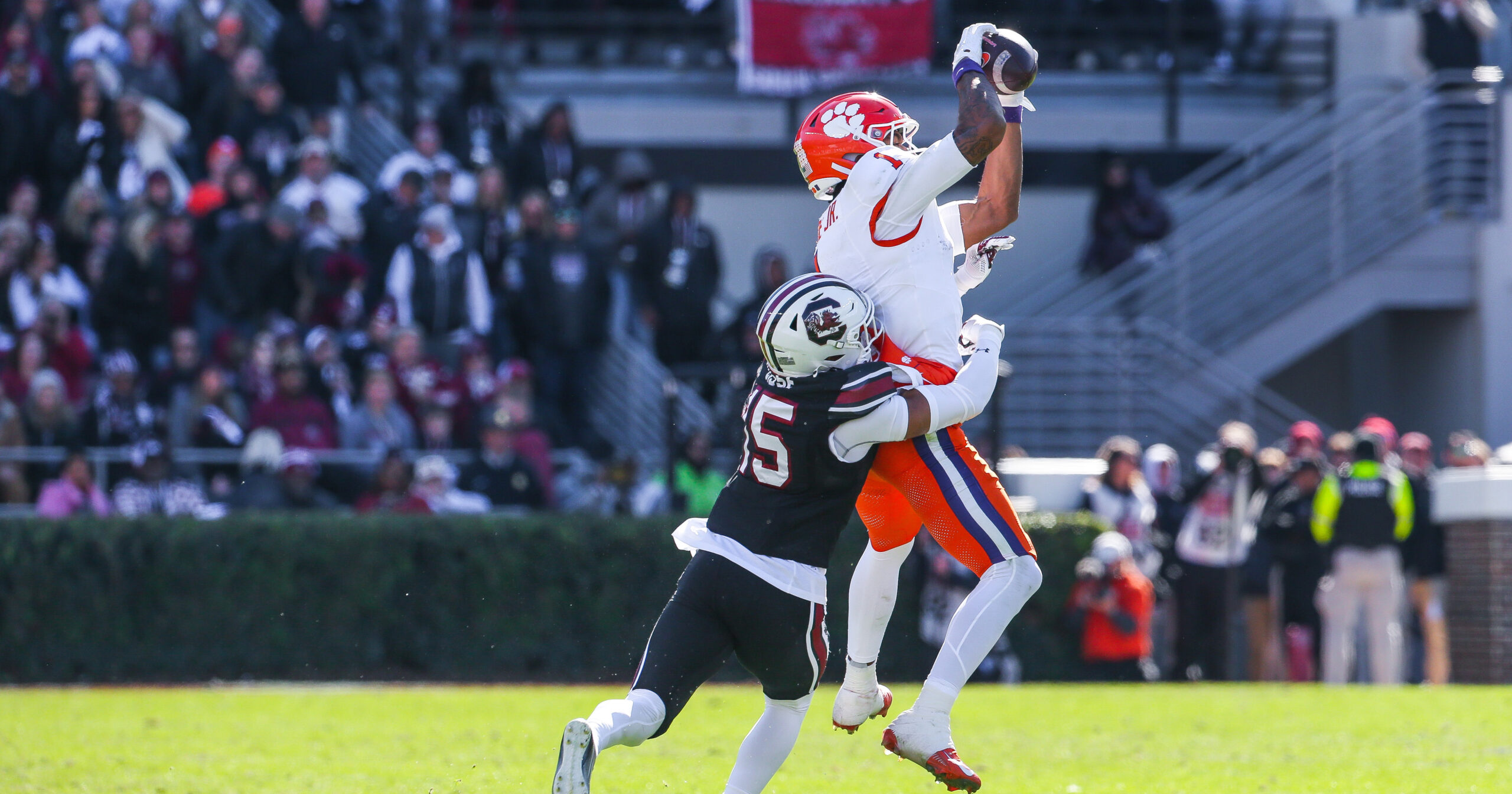 South Carolina falls to Clemson in season finale