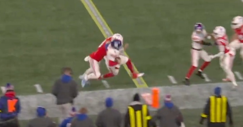 WATCH: Jaxson Dart takes big hit on QB run, starts off massive fight between Giants, Patriots