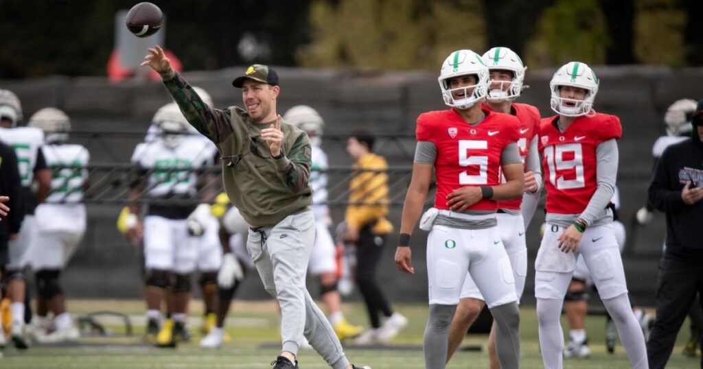 Oregon offensive coordinator and quarterbacks coach Will Stein throws during practice with the Oregon Ducks Saturday, April 6, 2024 at the Hatfield-Dowlin Complex in Eugene, Ore. © Ben Lonergan/The Register-Guard / USA TODAY NETWORK
