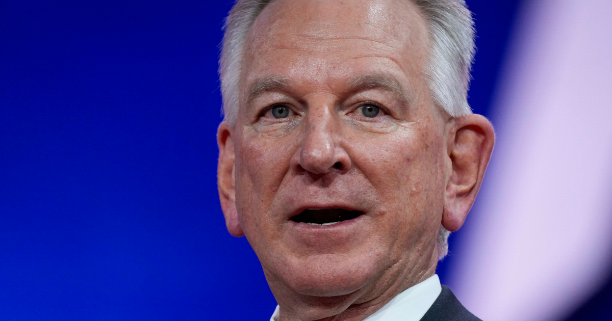 Tommy Tuberville delivers iconic comparison of his, Lane Kiffin's Ole Miss departures