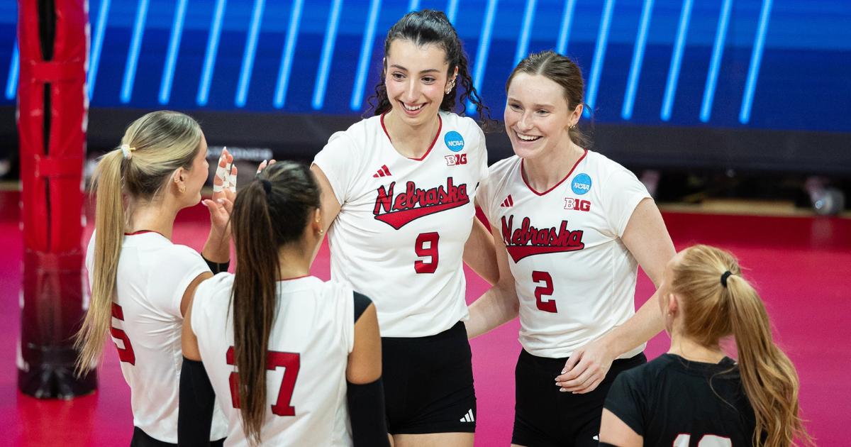 Nebraska volleyball sweeps Kansas to advance to Elite Eight
