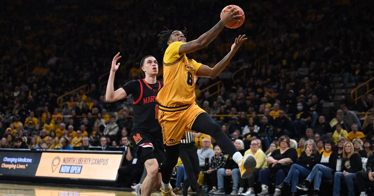 Hawkeyes bounce back with convincing victory