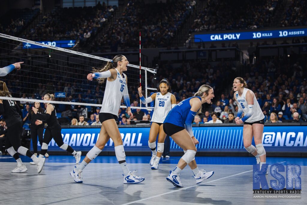 KEntucky volleyball celebrates a point, via Aaron Perkins, KSR