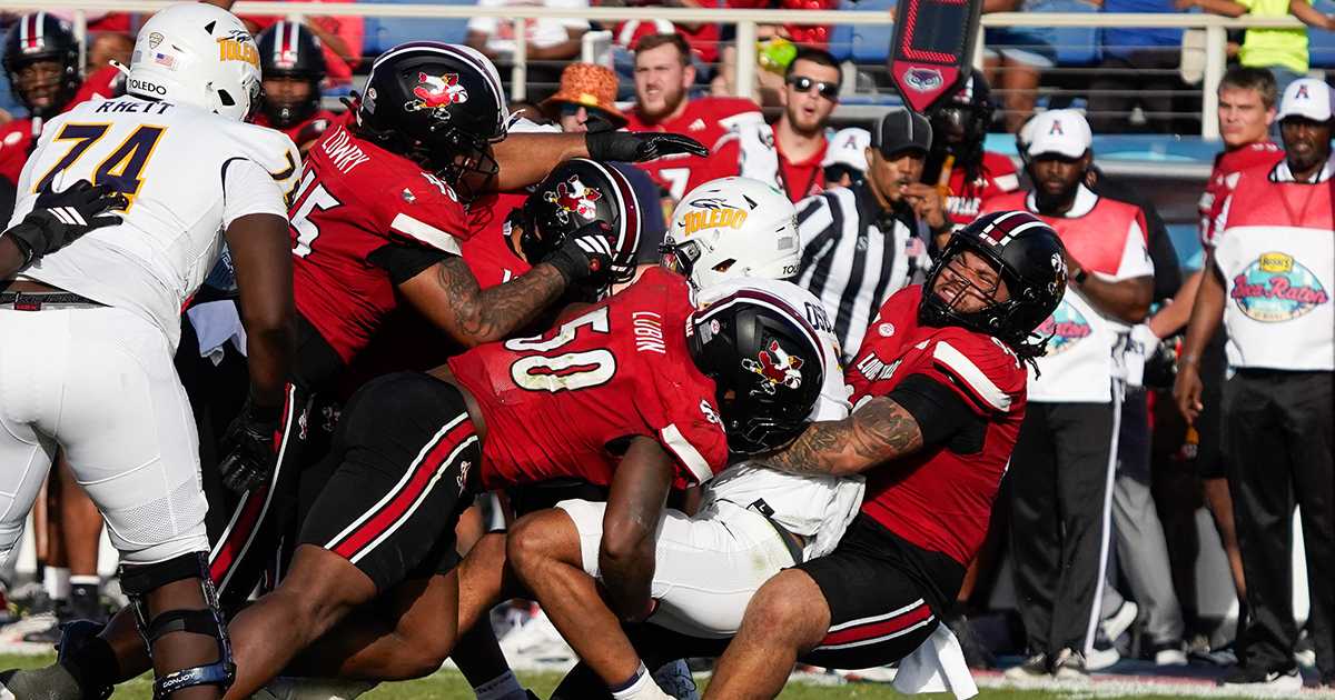 WATCH: Fight breaks out between Louisville, Toledo in final minutes of Boca Raton Bowl