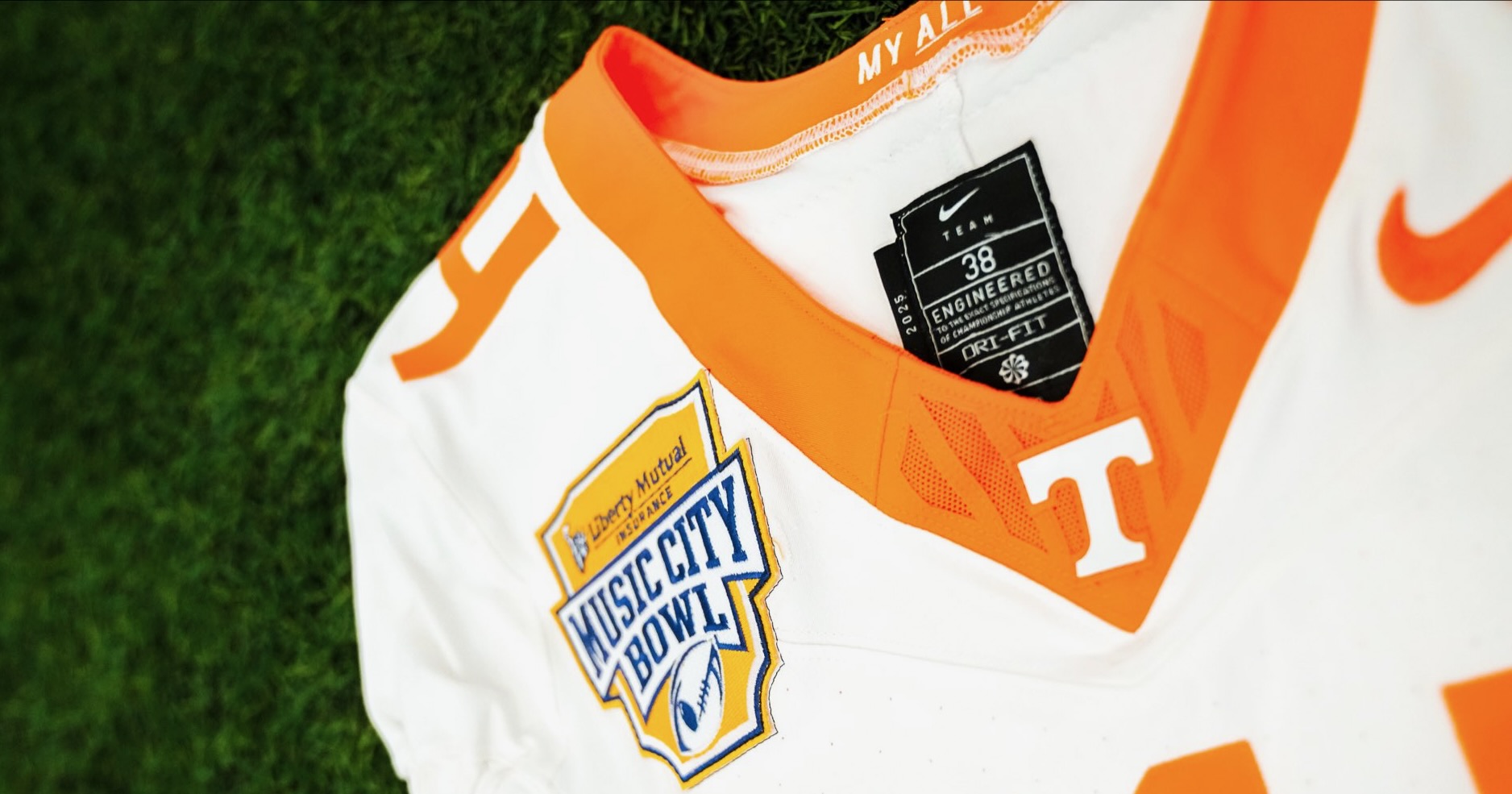 Tennessee Football announces uniform combination for Music City Bowl vs. Illinois