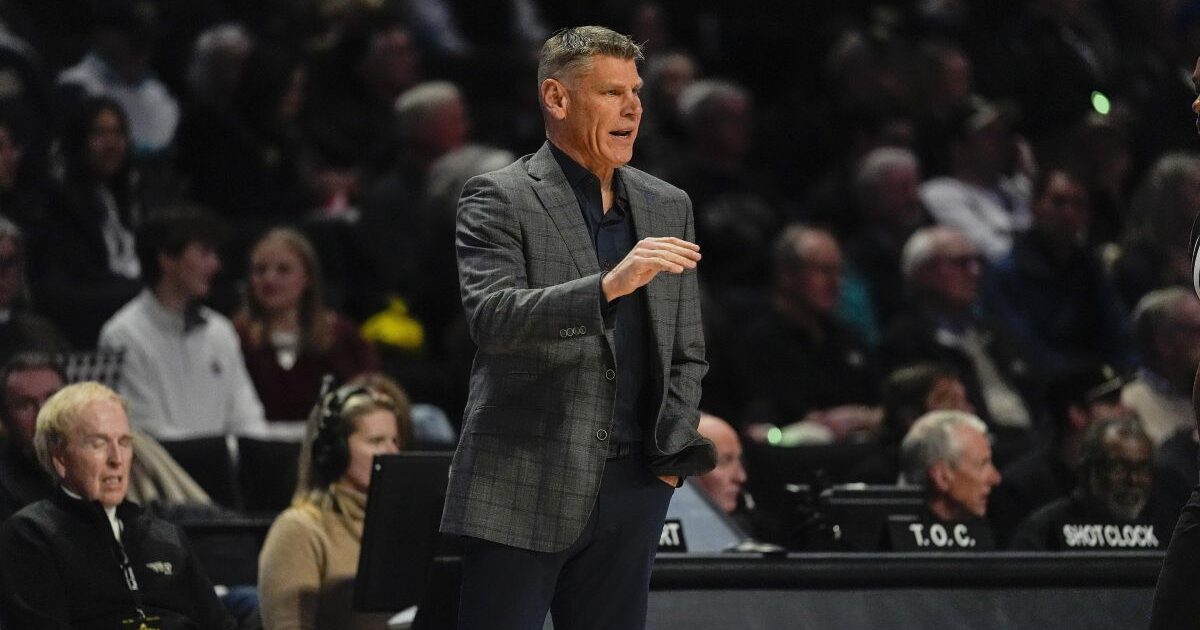 Porter Moser addresses Oklahoma fan support amid Sooners’ struggles