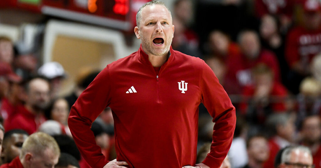 Indiana HC Darian DeVries