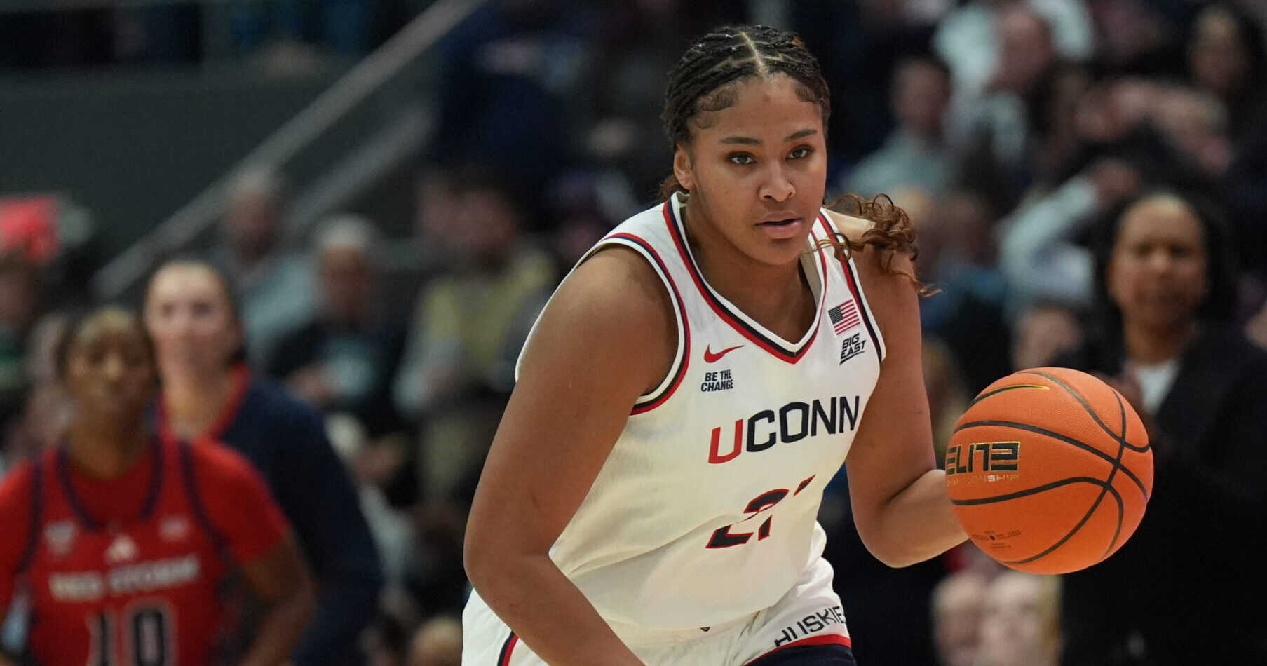 No. 1 UConn Women’s Hoops again defend PeoplesBank Arena; race past Red Storm 88-43