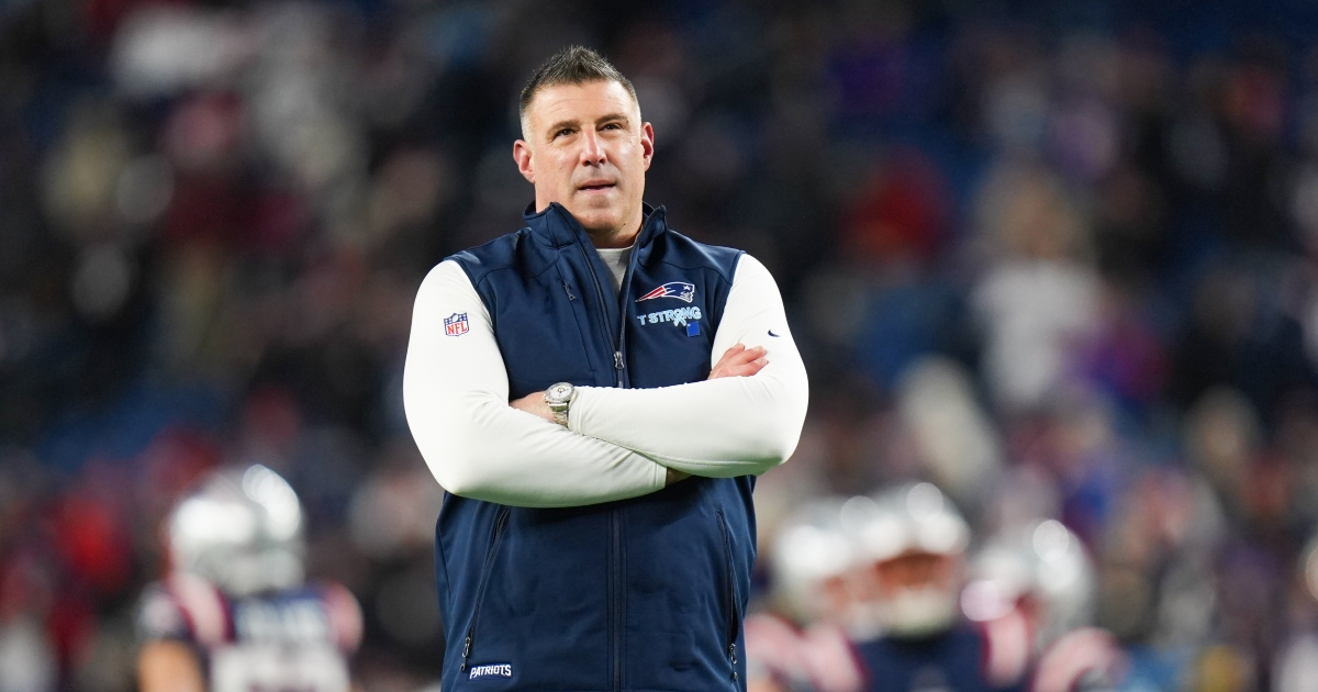 WATCH: Mike Vrabel left bleeding after celebrating playoff win vs. Chargers