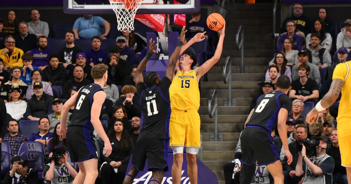 Michigan basketball downs Washington to move to 15-1