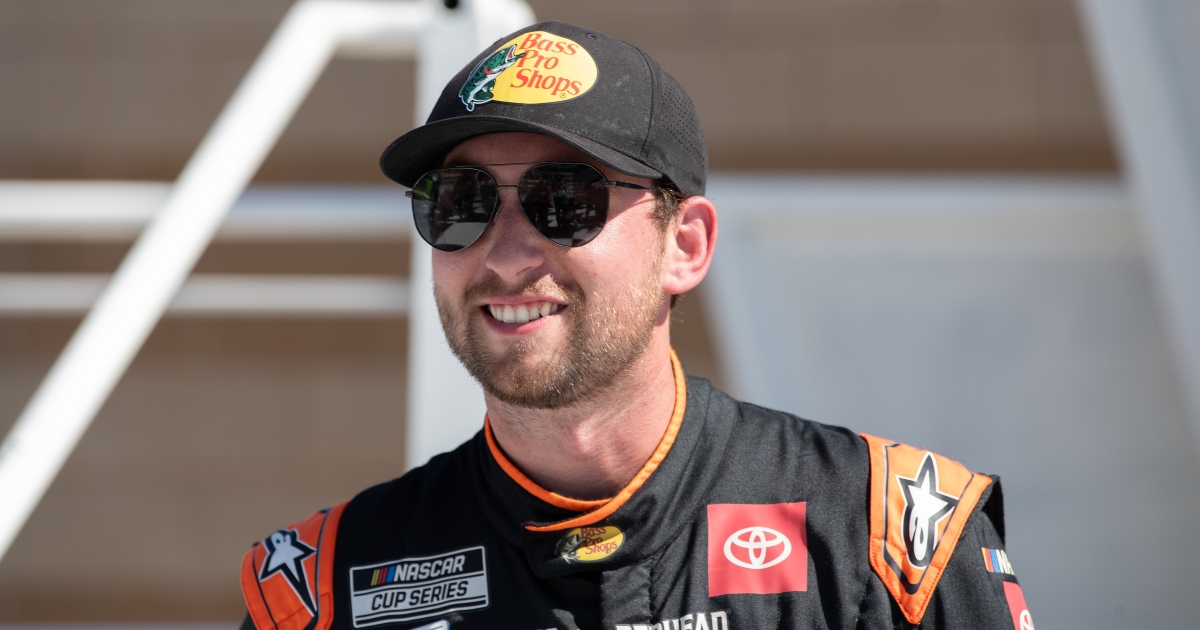 Chase Briscoe attends Spurs-Bucks game, promotes 2026 NASCAR season in TV interview