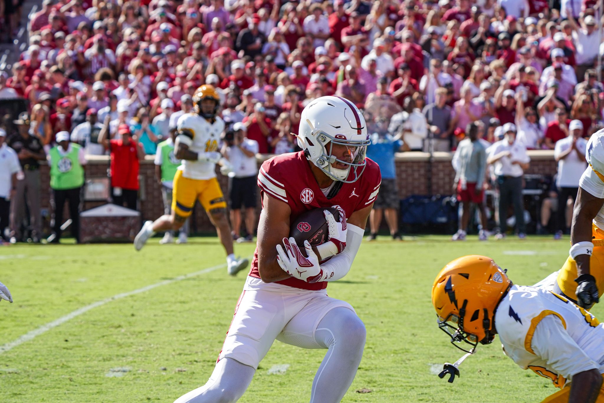 Sources: Ivan Carreon to withdraw from portal, return to Oklahoma