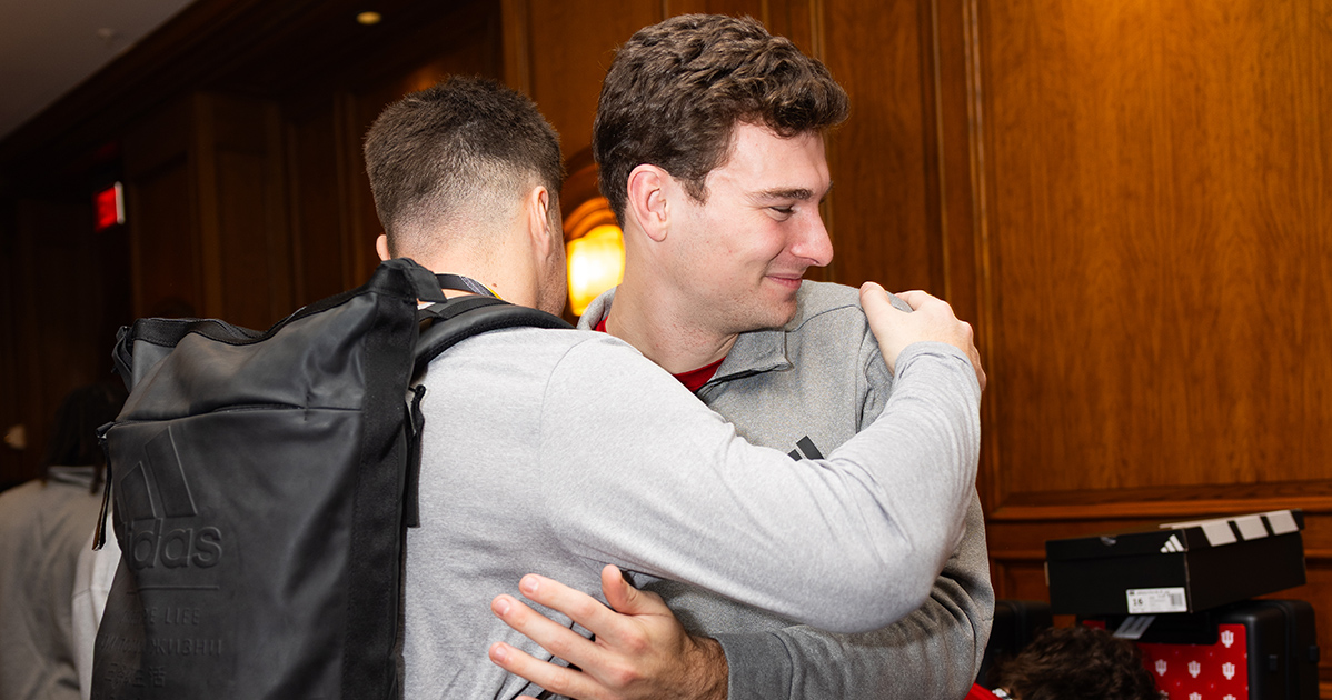 Fernando Mendoza, Elijah Sarratt surprise teammates with adidas gear ahead of national championship