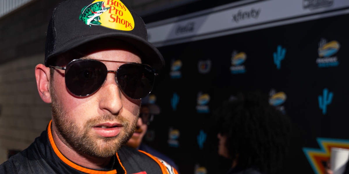 LOOK: Chase Briscoe reveals he didn't actually shave head, crushes bald community