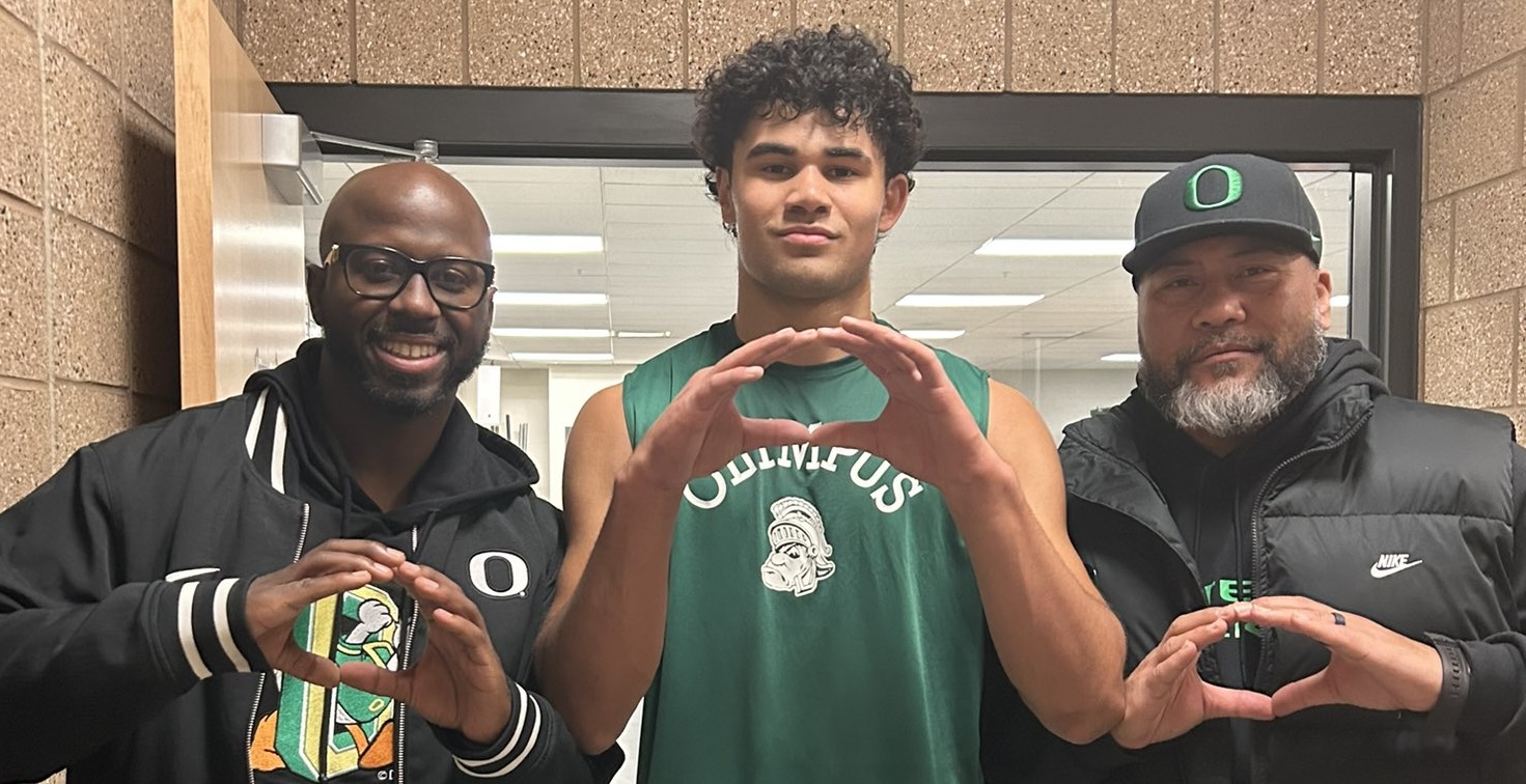 Following in his father’s footsteps: Sam Ngata commits to Oregon