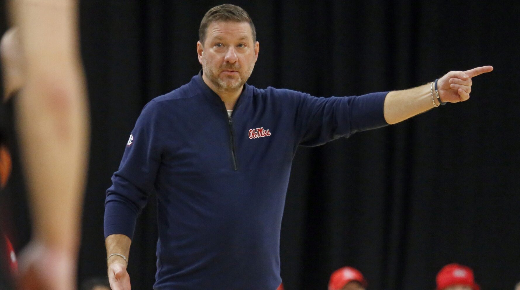 Chris Beard ejected in Tennessee basketball vs Ole Miss