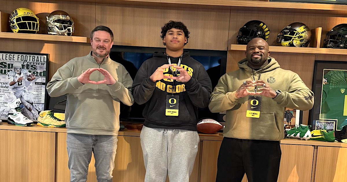 Talented offensive lineman Avery Michael commits to Oregon - On3