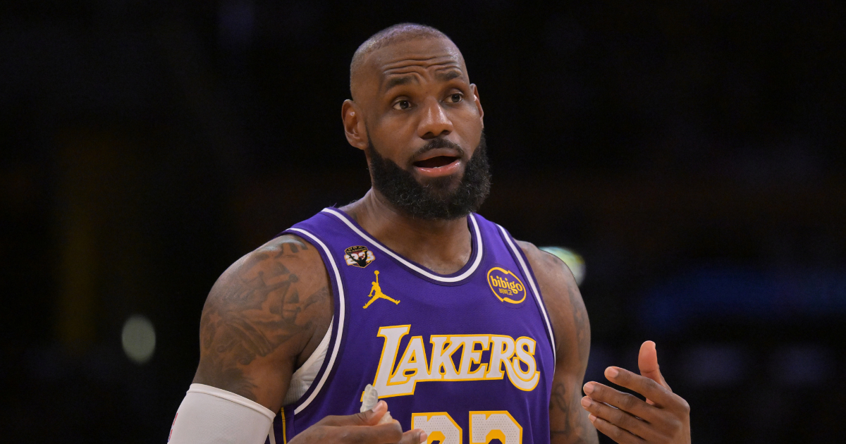 LeBron James was rocking Kentucky-themed shoes against the 76ers last night