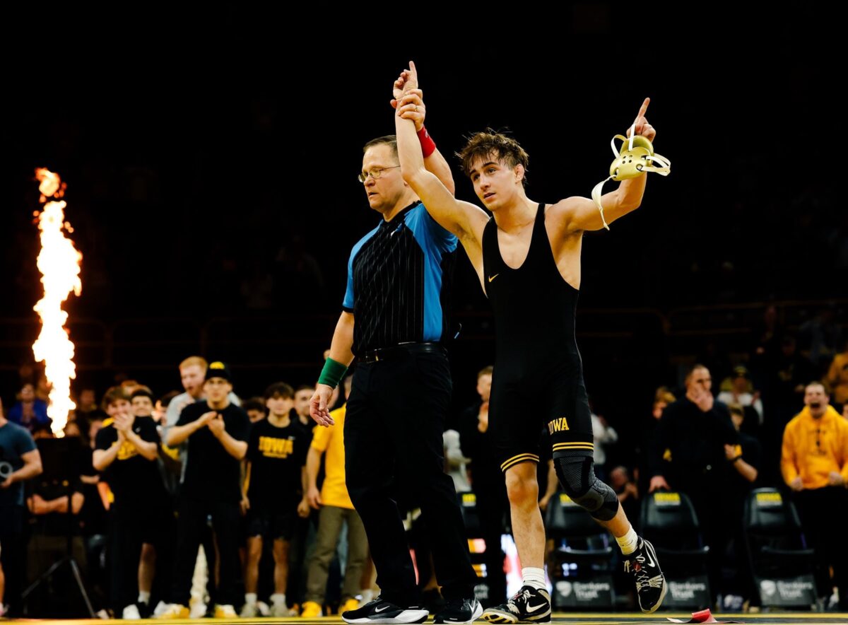 Iowa completes Senior Night comeback, beats #10 Michigan, 19-17