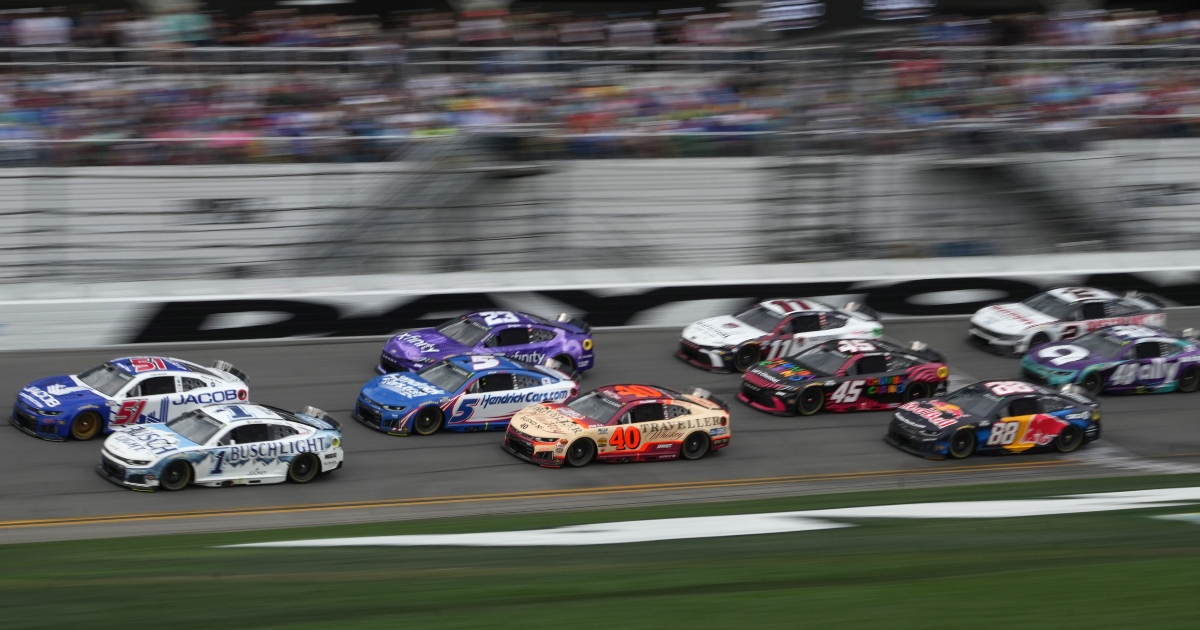WATCH: NASCAR fan seemingly attempts to scatter ashes on track amid wild Daytona 500 finish