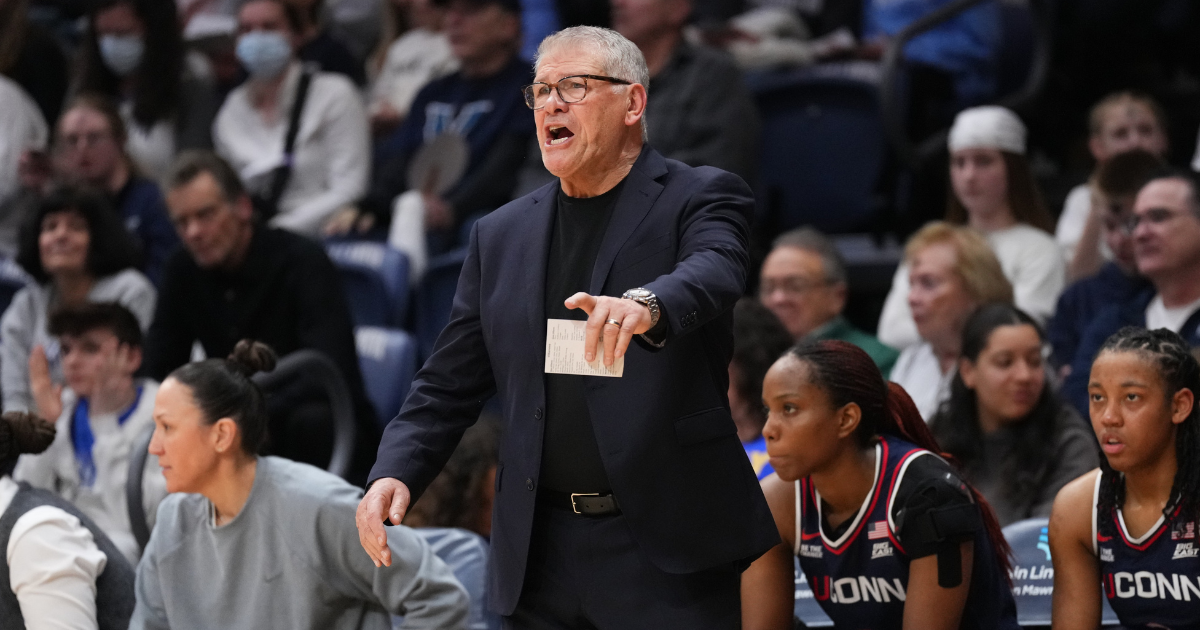 No.1 UConn hoops downs Villanova 83-69 in close first-half fight
