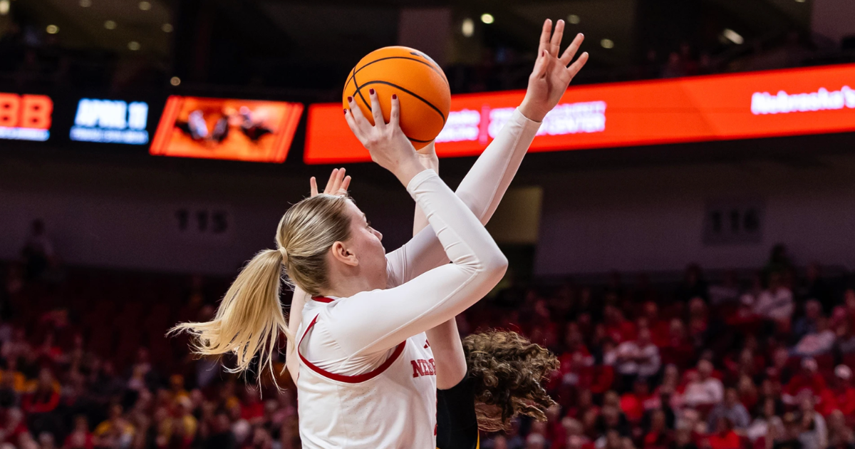 Nebraska implodes in fourth, falling to Oregon 80-76