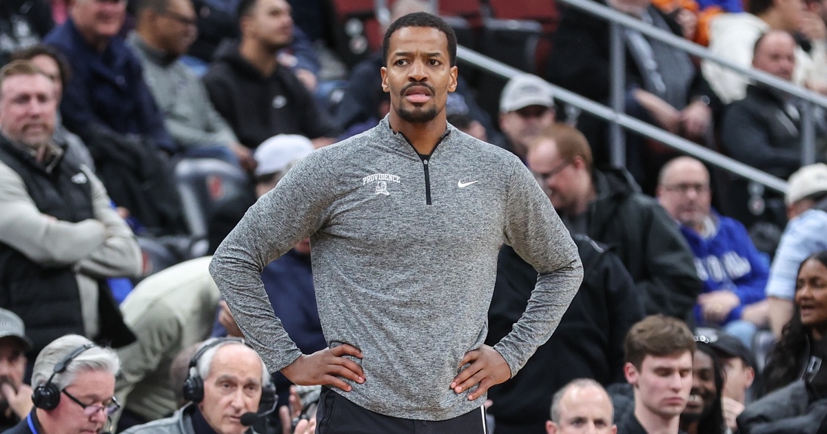 Providence basketball team reportedly delayed in travel to DePaul, stuck on airplane for six hours